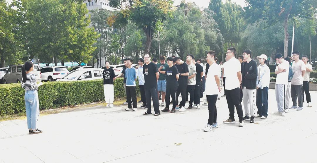 環(huán)球軟件舉行“迎中秋，慶國(guó)慶”員工趣味運(yùn)動(dòng)會(huì)