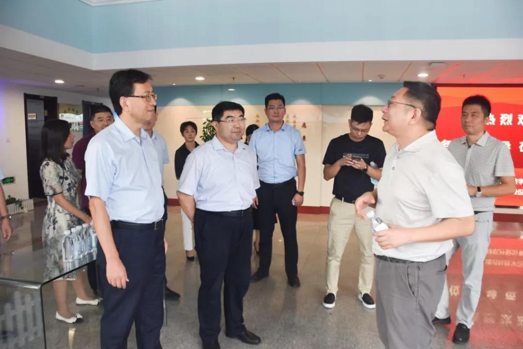 新一代信息技術產業(yè)園項目考察組蒞臨環(huán)球軟件調研